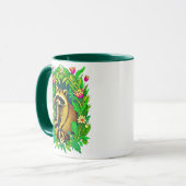 Wasbeer in het midden van Wildflower Garden Mok (Voorkant links)