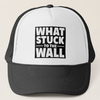 Wat bleef hangen aan de Wall Official Logo Trucker Pet