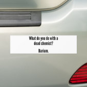 Wat doe je met een dode chemicus? Barium Bumpersticker (Op auto)