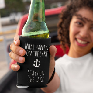 Wat er gebeurt aan het meer blijft grappig nautisc blikjeskoeler