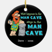 Wat er gebeurt in de Man Cave Keepomwille Ornament (Achterkant)