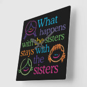 Wat gebeurt er met de Sisters Cute Wall Clock Vierkante Klok (Hoek)
