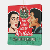 Wat gebeurt er onder het Mistletoe Ornament (Links)