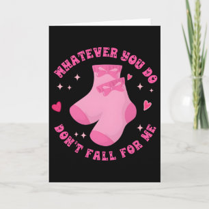 Wat je ook doet, val niet voor me Roze sokken stri Kaart