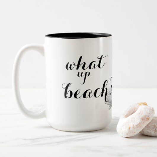 Wat omhoog de Mok van de Koffie van het Beach (Met donut)