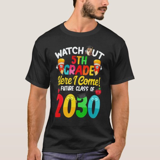 Watch Out 5th Grade Here I Come Future Class 2030  T-shirt (Voorkant)