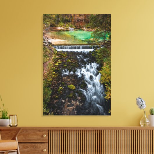 Water dat door het herfstbos stroomt canvas afdruk (Insitu (Woonkamer))