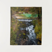 Water dat door het herfstbos stroomt wandkleed (Voorkant)