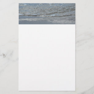 Water dat tegen het strand kabbelt Abstracte fotog Briefpapier
