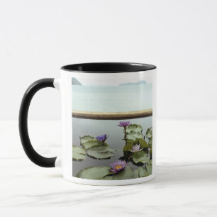 Water ligt in een vijver op zee mok