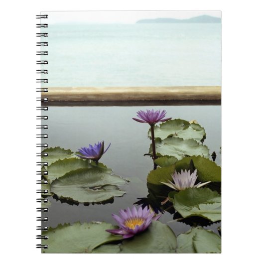 Water ligt in een vijver op zee notitieboek (Voorkant)