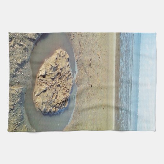 Watercirkel in zand op strand, zomertijd theedoek (Horizontaal)