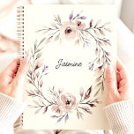 Watercolor Floral Wreath Nom personnalisé<br><div class="desc">Cette élégante conception de planneur présente une courge florale d'aquarelle douce dans des tons délicats de bleu, de mauve et de vert sauge. L'agencement romantique encadre magnifiquement un nom personnalisé au centre, ajoutant une touche sophistiquée et personnelle. Parfait pour organiser votre horaire tout en présentant une esthétique intemporelle. Que ce...</div>