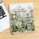 Watercolor Green Pine Forest sur la montagne<br><div class="desc">Planifiez vos aventures en nature avec notre planificateur de forêt de pins d'aquarelle. Restez organisés dans un style rustique !</div>