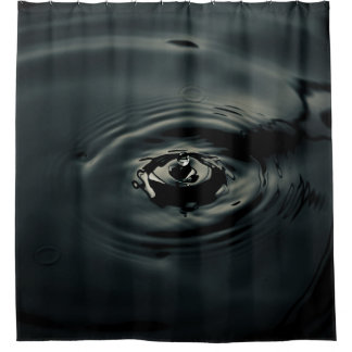 WATERDROP IN HET WATER DOUCHEGORDIJN