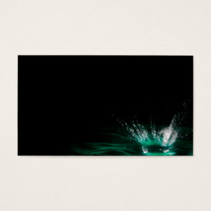 Waterdruppel splash op zwarte achtergrond visitekaartjes