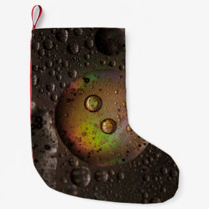Waterdruppels op een glazen plaat kleine kerstsok