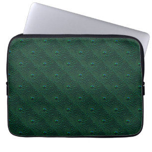 Waterdruppels op groen metaal laptop sleeve