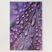 Waterdruppels paarse bladmacrofotografie legpuzzel (Verticaal)