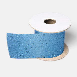 Waterdruppels tegen blauwe lucht lint