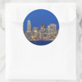 Waterfront en Downtown Skyline in Twilight Ronde Sticker (Tas)