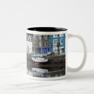 Waterfront, Tobermory, Isle of Mull, Schotland, 2 Tweekleurige Koffiemok