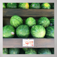 Watermeloenen voor verkoop op de markt voor verse