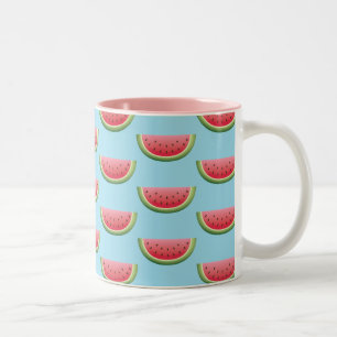 Watermelonspatroon op blauwe achtergrondkleur tweekleurige koffiemok