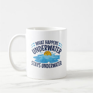 Waterpoly wat er onder water gebeurt koffiemok