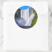 Waterval en regenboog ronde sticker (Tas)