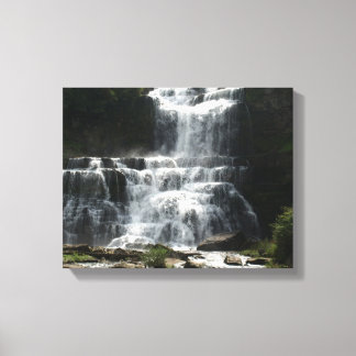 Waterval foto genomen in natuur gemaakt als een canvas afdruk