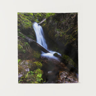 Waterval in betoverend bos wandkleed