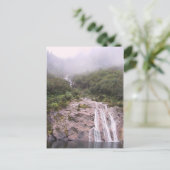 Waterval in de mist briefkaart (Staand voorkant)