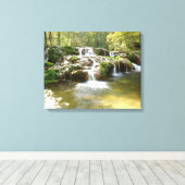 Waterval in het bos canvas afdruk (Insitu (Houten vloer))
