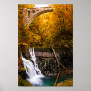 Waterval in Vintgar Gorge canyon in het najaar Poster
