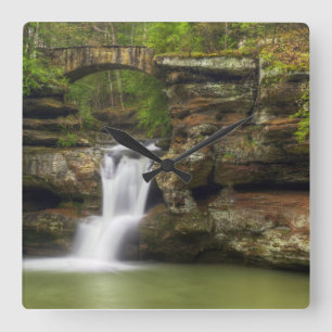 Waterval van Upper Herfsten bij Hocking Hills Vierkante Klok