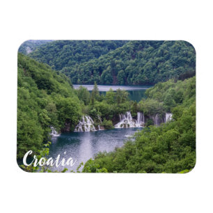 Watervalcascade met groen bos in Kroatië Magneet