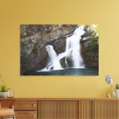 Watervallen die uit een rotsklimmer komen canvas afdruk (Insitu (Woonkamer))