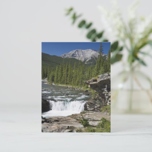 Watervallen met gesteentegelaar en een berg briefkaart (Staand voorkant)