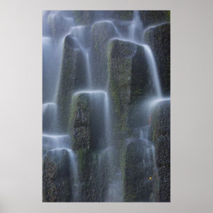Watervallen over basalten kolommen poster