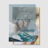 Waterverf Beach Ocean Waves Monogram Weddenschap Vellum Uitnodigingen (Offset (Koppel))