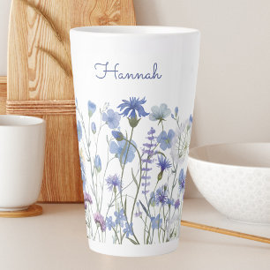 Waterverf Blauwe Bloemenweide met Monogram Latte Mok
