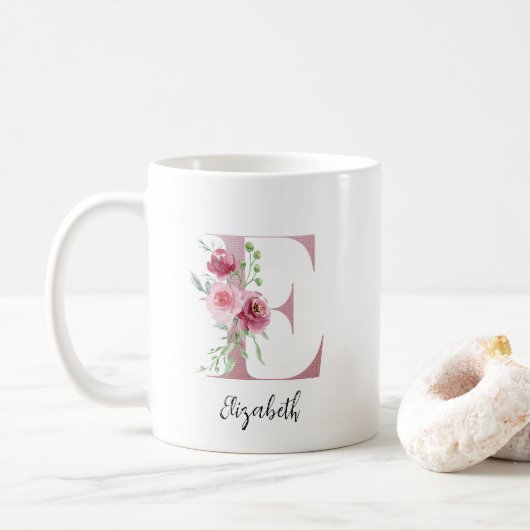Waterverf bloemen Monogram roze E Aangepaste naam Koffiemok (Met donut)