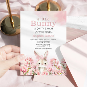 Waterverf Bunny is op weg naar het Baby shower Kaart