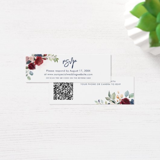 Waterverf Floral QR Code Script Wedding RSVP Kaart (Bureau)