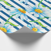 Waterverf kamille op een wit-blauw gestreepte rug cadeaupapier (Hoek)