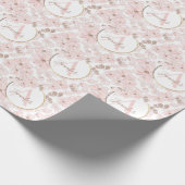 Waterverf Roze goudbloemen Meisjes Monogram White Cadeaupapier (Hoek)