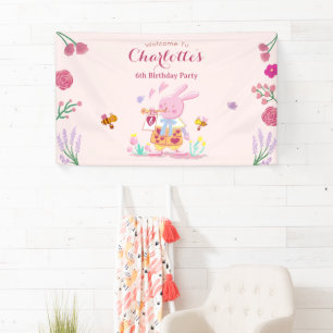 waterverf roze konijntje in de tuin kids birthday spandoek