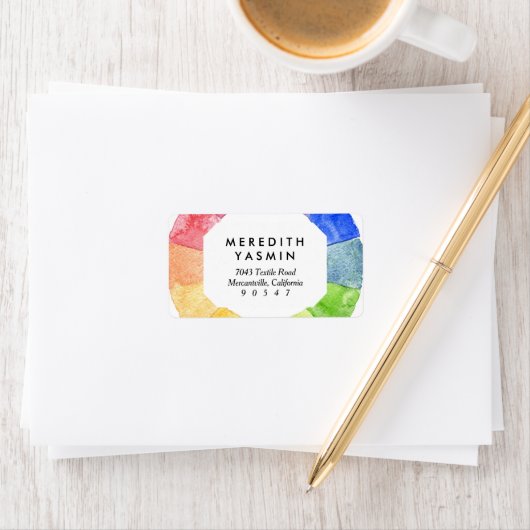 Waterverf van regenboog omringt moderne kleurrijke etiket (Insitu)