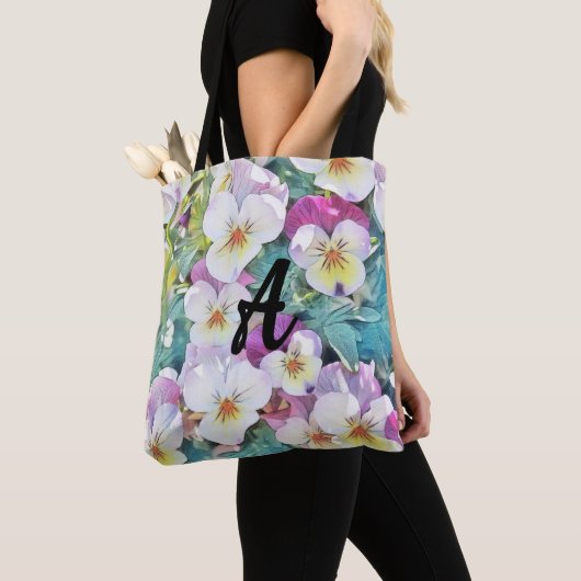 Waterverf van roze, gele, witte pansies Monogram Draagtas (Dichtbij)